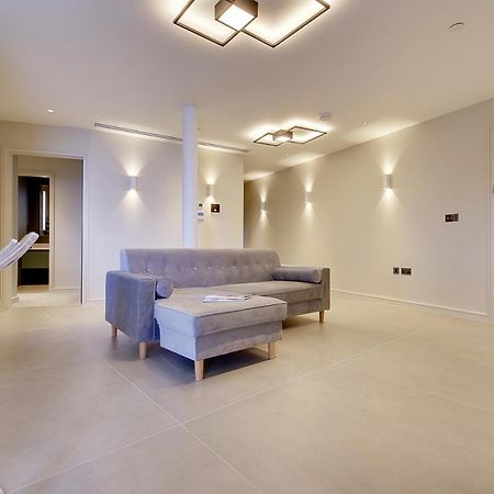 Luxury 3 Bed Flat With Large Terrace, Sea Views And Hot Tub Leilighet Canford Cliffs Eksteriør bilde
