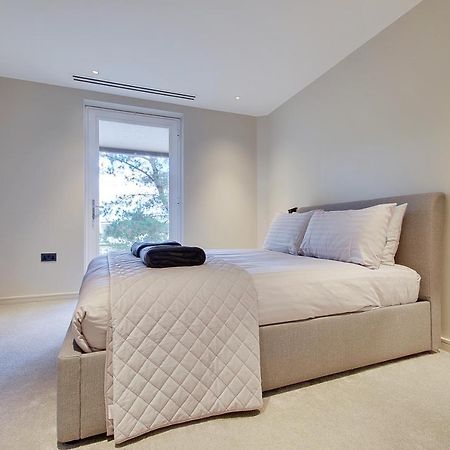 Luxury 3 Bed Flat With Large Terrace, Sea Views And Hot Tub Leilighet Canford Cliffs Eksteriør bilde
