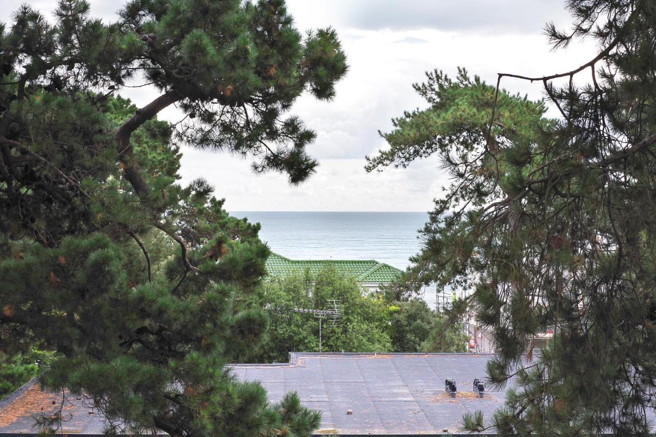 Luxury 3 Bed Flat With Large Terrace, Sea Views And Hot Tub Leilighet Canford Cliffs Eksteriør bilde