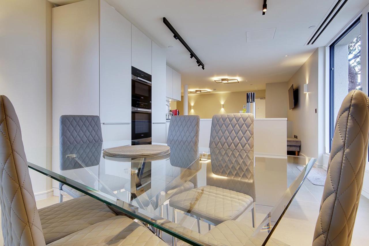 Luxury 3 Bed Flat With Large Terrace, Sea Views And Hot Tub Leilighet Canford Cliffs Eksteriør bilde