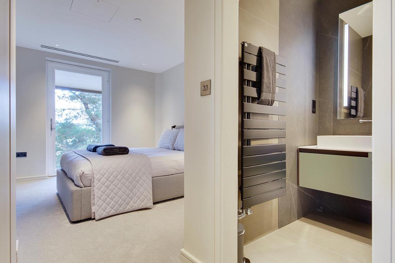 Luxury 3 Bed Flat With Large Terrace, Sea Views And Hot Tub Leilighet Canford Cliffs Eksteriør bilde