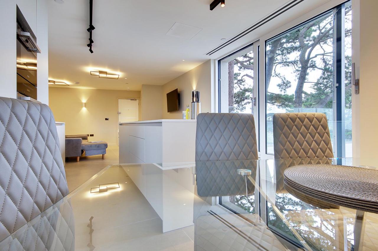Luxury 3 Bed Flat With Large Terrace, Sea Views And Hot Tub Leilighet Canford Cliffs Eksteriør bilde