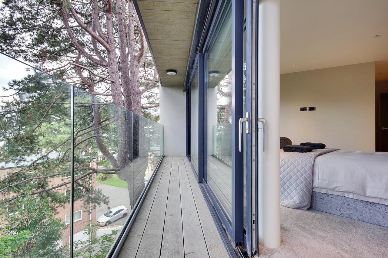 Luxury 3 Bed Flat With Large Terrace, Sea Views And Hot Tub Leilighet Canford Cliffs Eksteriør bilde