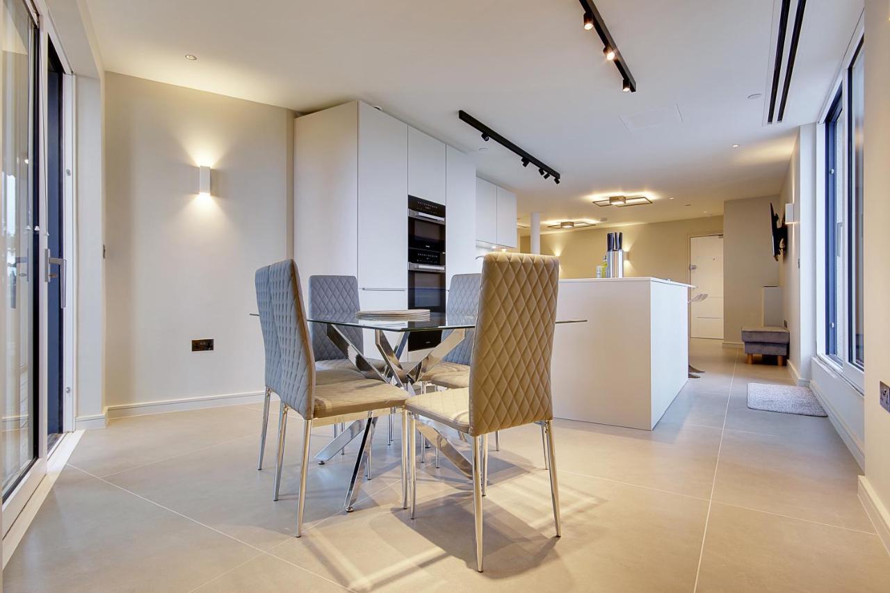 Luxury 3 Bed Flat With Large Terrace, Sea Views And Hot Tub Leilighet Canford Cliffs Eksteriør bilde