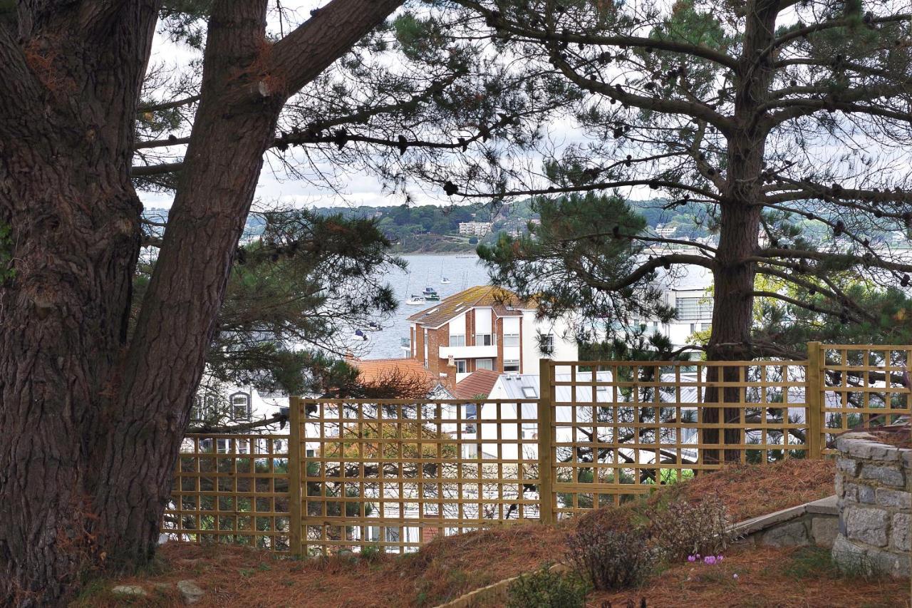 Luxury 3 Bed Flat With Large Terrace, Sea Views And Hot Tub Leilighet Canford Cliffs Eksteriør bilde